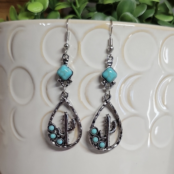 🔥LAST PAIR🔥 CACTUS TEARDROP EARRINGS - Picture 6 of 7